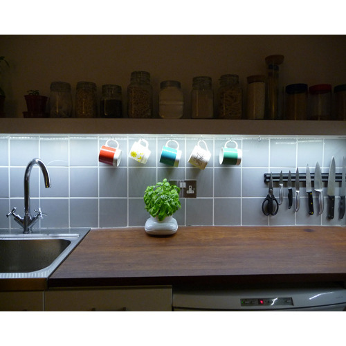 Светодиодная лента на кухне: преимущества и основные характеристики
